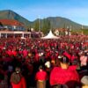 Ribuan Umat Padati Natas Labar, Tablo OMK Cewonikit Hidupkan Jalan Salib dalam Balutan Budaya Manggarai
